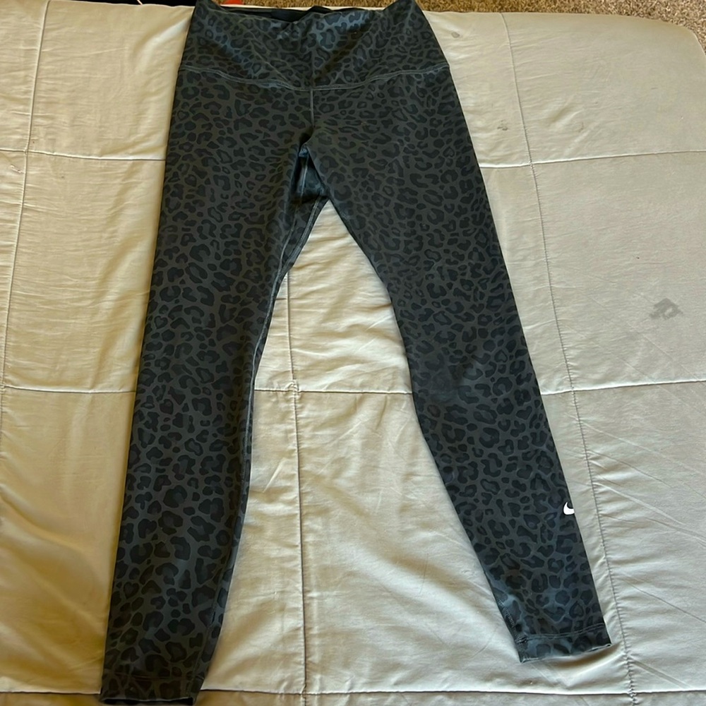 Women’s small Nike leggings
